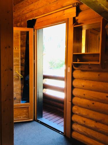 Le Loup Blanc Chalet Hotel