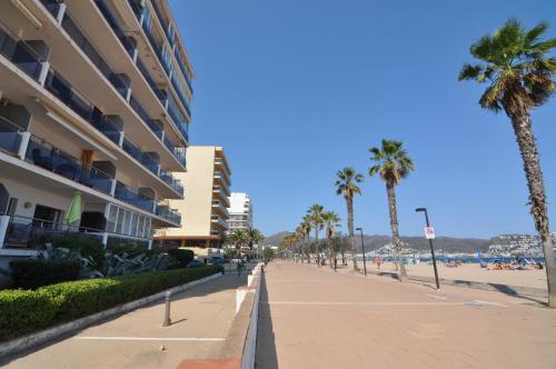 Apartment with Sea View image 2