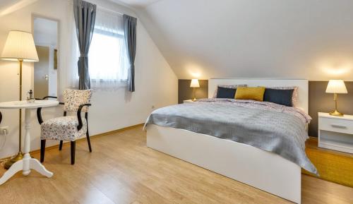 Modern Holiday Home with swimming pool, hot tub, WiFi and 2 bedrooms, near Varazdin