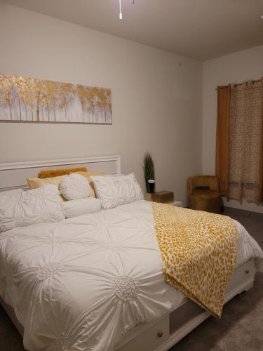 Beautiful Luxury 2BD 2BTH Condo in the heart of upscale Frisco.