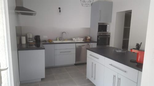 廚房, Villa entière de 145m² calme en petite Camargue (Villa entiere de 145m² calme en petite Camargue) in 博瓦桑