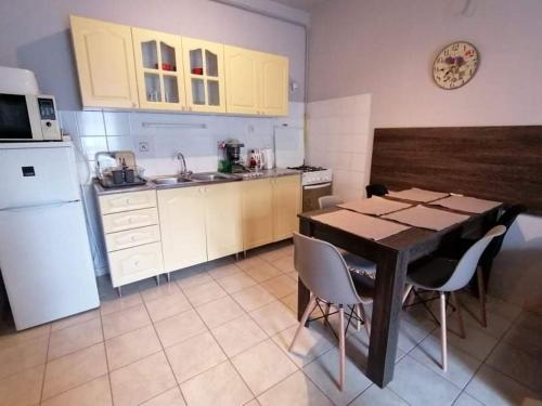 Cocina, Zöld Béka Apartmanok Kölcsey I (Zold Beka Apartmanok Kolcsey I) in Hajduszoboszlo