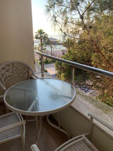Mia's Sea View Apartment - image 4