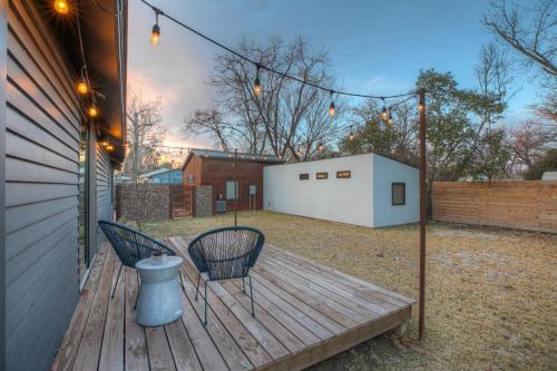 New! Gorgeous Modern Luxury Casita Near Main St! - image 7