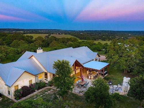 New! Luxury Home Overlooking PeachOrchard&Vineyard - main image