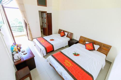 2 twin beds