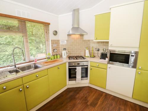 Oak Lodge in Tibberton