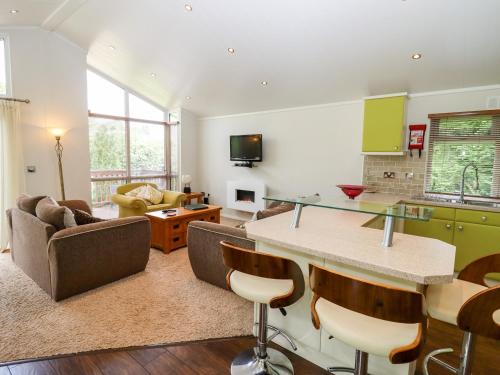Oak Lodge in Tibberton