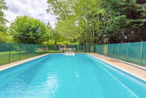 Corberon Villa Sleeps 11 Pool WiFi gîte à louer Marigny-lès-Reullée