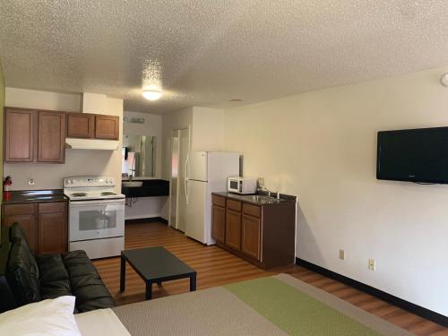 Motel 6-Longview, TX - North