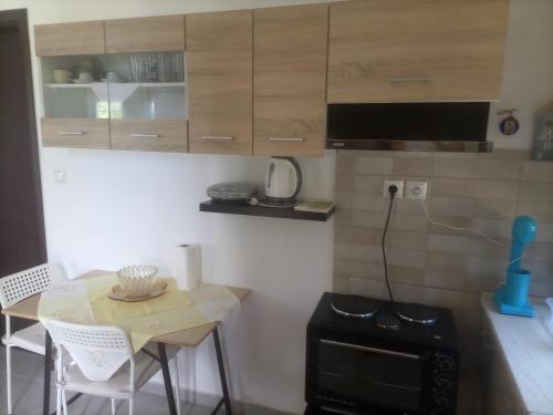 Μπαλκόνι στο Αιγαίο (Μπαλκονι στο Αιγαιο) in 칼라마키