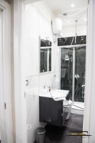 Residence Black & White Room Type - Double Room