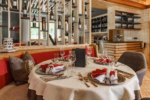 מסעדה, Naturhotel Larchenhof in רמסאו אם דצ'סטאין