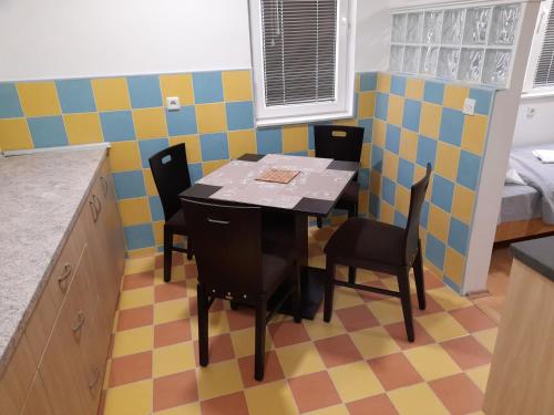 BATO Rooms in Elshani