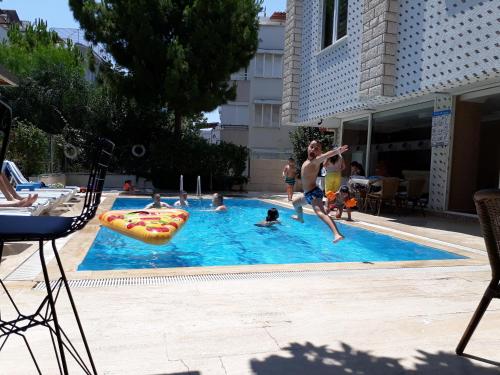 ANTALYA KONYAALTI GUNDUZ OTEL - 수영장