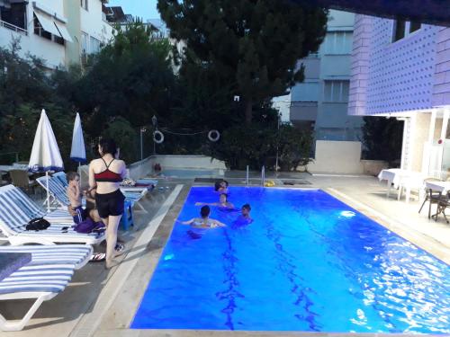 ANTALYA KONYAALTI GUNDUZ OTEL - 수영장