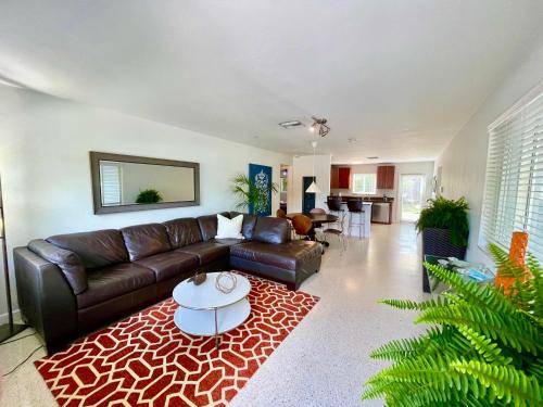 Peaceful 3 bed 2 Bath Home Close to Wilton Manors - image 4