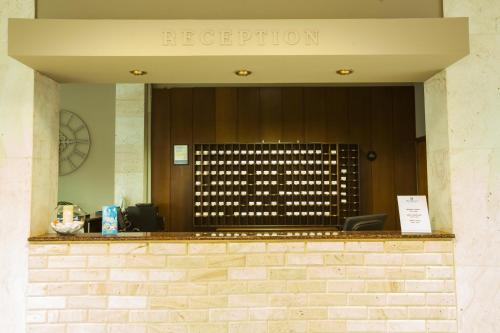 Xenios Theoxenia Hotel - image 5