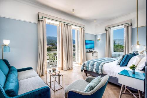 Junior Suite with Partial Sea View