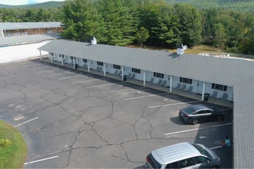 Colonial Motel - image 11