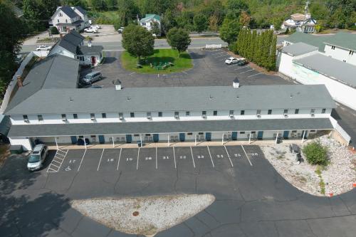 Colonial Motel - image 13
