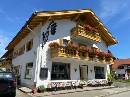 Gästehaus u Ferienwohnungen Veronika incl KönigsCard mit 200 kostenlosen Attraktionen in Unterammergau, Deutschland