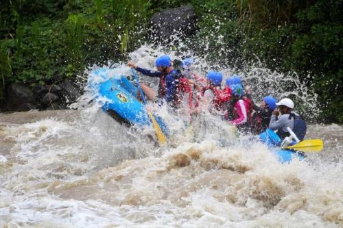 Hostal y cabinas anita-and rafting tour!