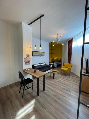 ORA-PRN, studio apartment in the city centre, Priština (fotografie 7)