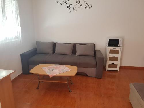 One-Bedroom Apartment with Garden View - Ground Floor image 6
