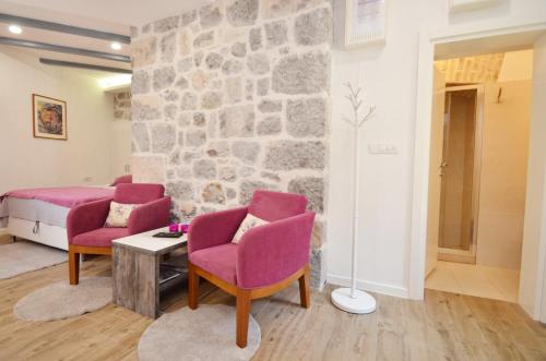 Studio Apartment image 10