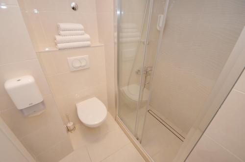 Studio Apartment image 9
