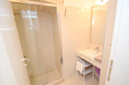 Studio Apartment image 6