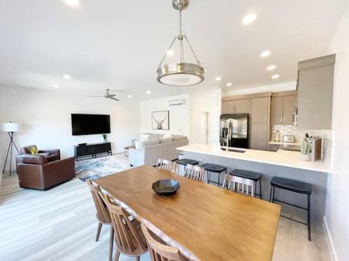 New Family-Friendly Townhome w/ Pool & Hot Tub in 聖喬治國家公園