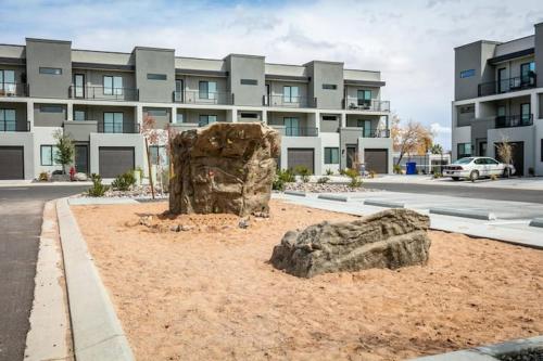 外部景觀, New Family-Friendly Townhome w/ Pool & Hot Tub in 聖喬治國家公園