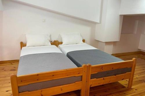 PANOS ROOMS Central loft studio near the beach, Andros (photo 5)