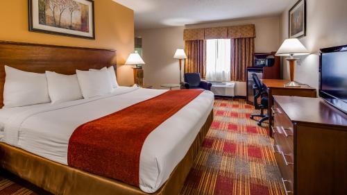 Best Western Lakewood Inn - image 10