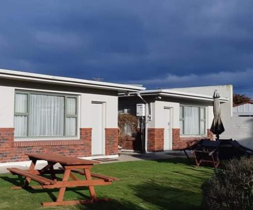 . 469 on Thames Motel