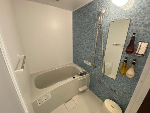 room detail thumbnail 2