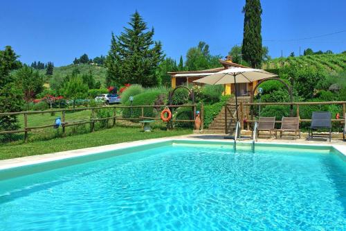  Montaccio Villa Sleeps 4 Pool Air Con, Pension in Luia