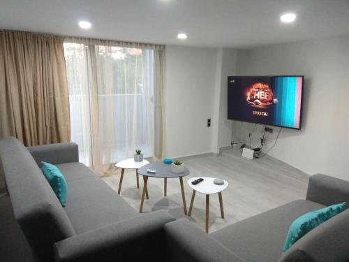 Malamatenia 's Maisonette 2