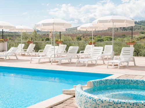 Swimming pool, Apartment in Vieste a drive away from the sea in Vieste