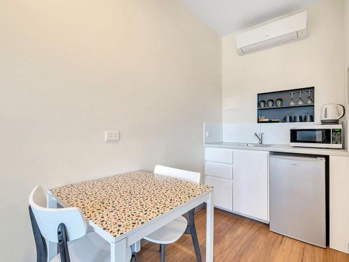 Kitchen, Surf Beach Motel Port in Port Macquarie