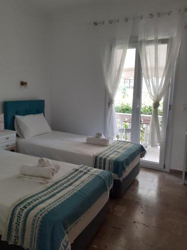  Marili Downstairs Apartments in Roda