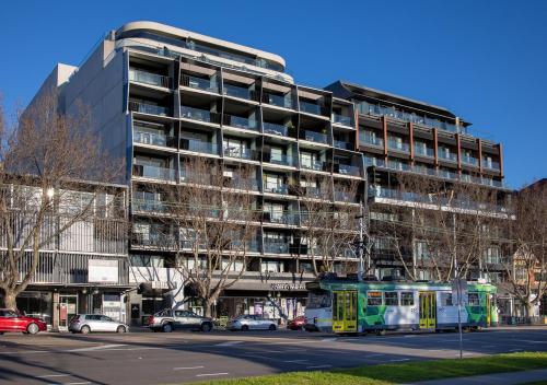 Modern Quiet 1 & 2 Bed Apt Opposite Albert Park Melbourne