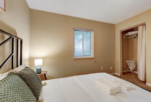 Viagem Modern 2BR Old North Durham with Parking