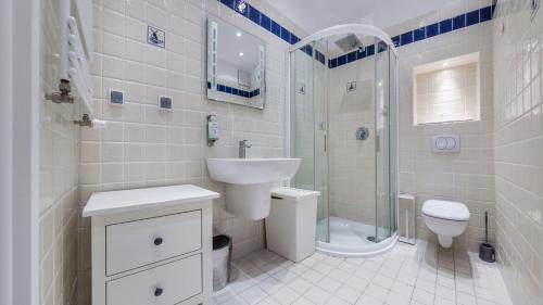 One-Bedroom Apartment image 4