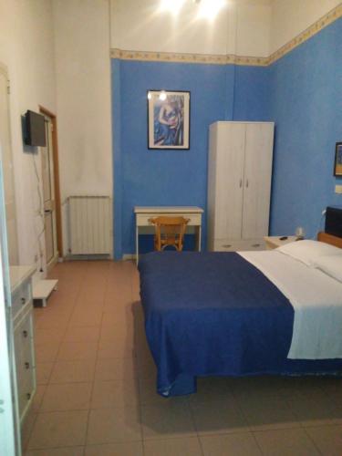 Double Room image 4