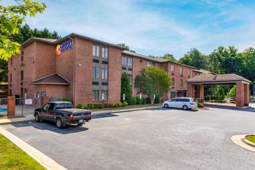 Comfort Inn & Suites Lenoir Hwy 321 Northern Foothills - Hotel - Lenoir