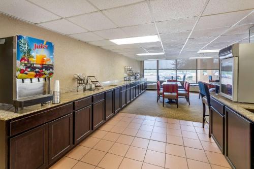 Comfort Inn Alliance - image 12