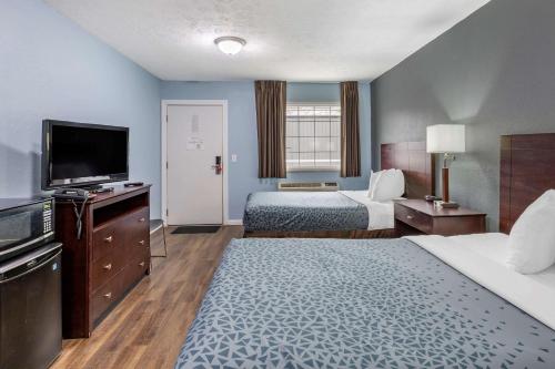 Econo Lodge Inn & Suites Sandusky South